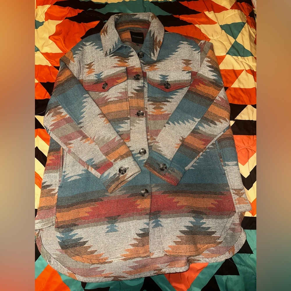 Women’s Aztec Shacket. Size LARGE/X-LARGE
Brand new condition